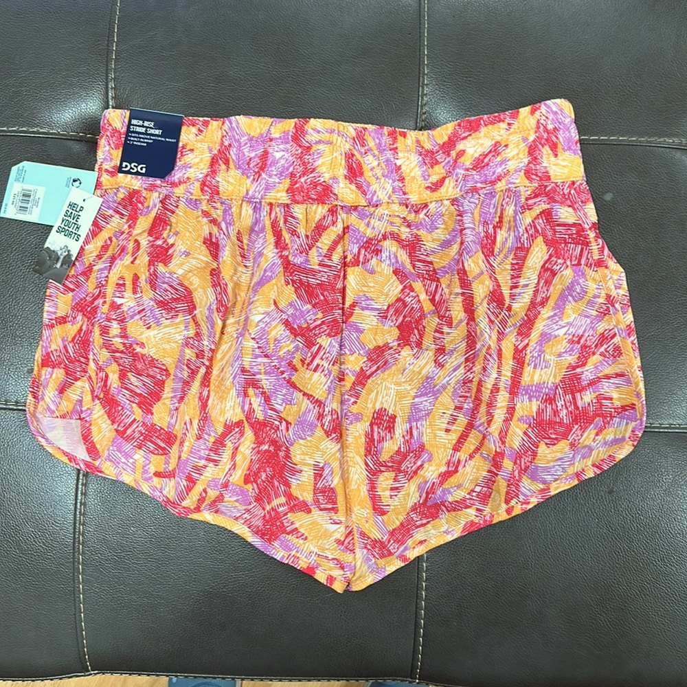Women’s high rise stride short